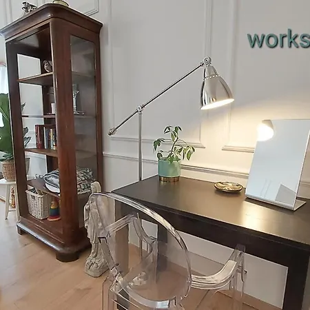 Lovely And Quiet Apartment In The Very Heart Of The City Apartment