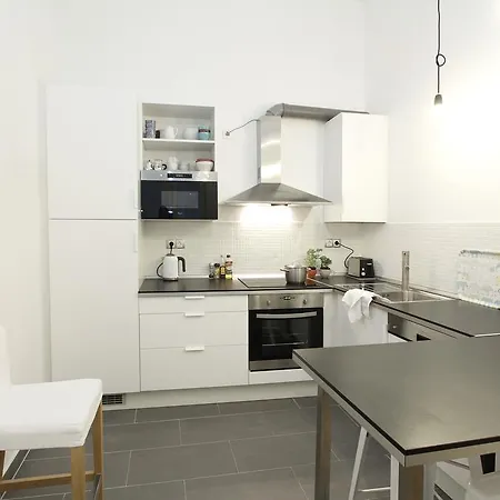 Lovely And Quiet Apartment In The Very Heart Of The City