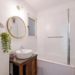 Апартаменты Hidden Gem In The Very Heart Of The